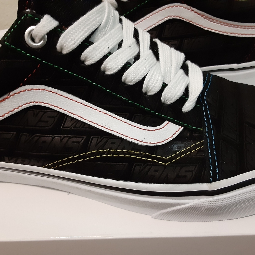 Vans - Picture 3 of 5